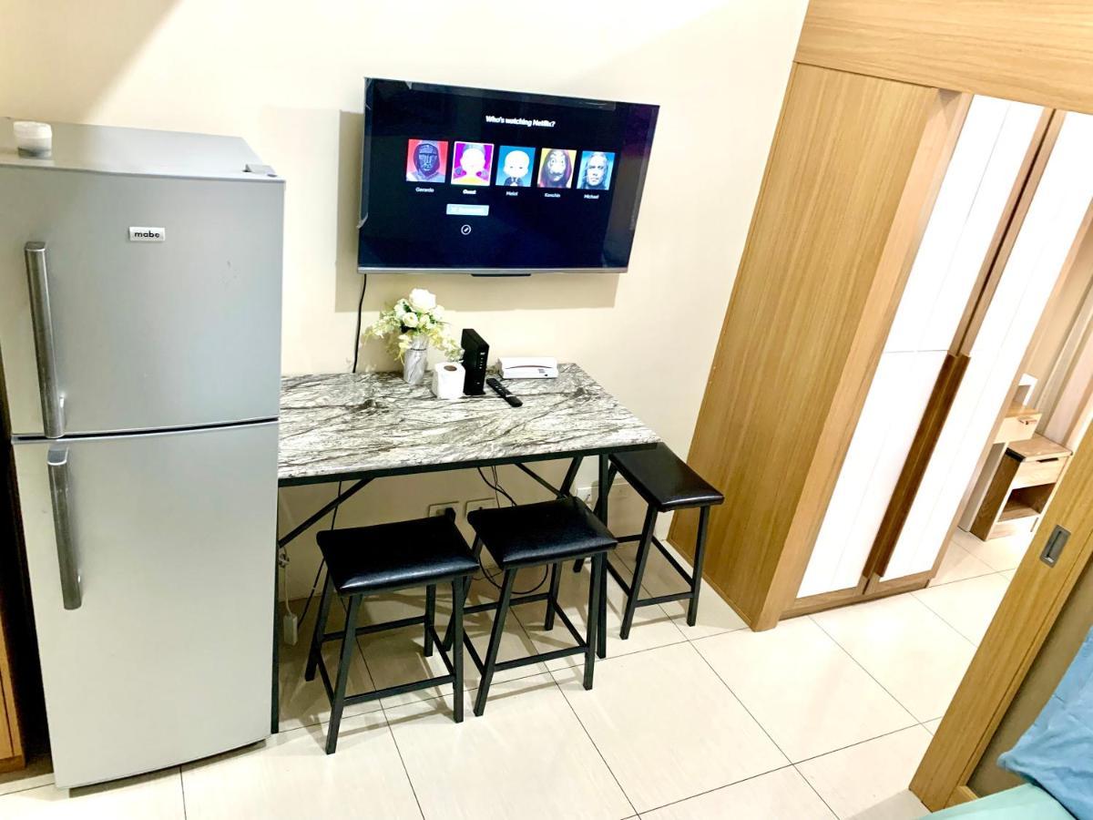 Kathys Crib At Shell Residences Манила Экстерьер фото