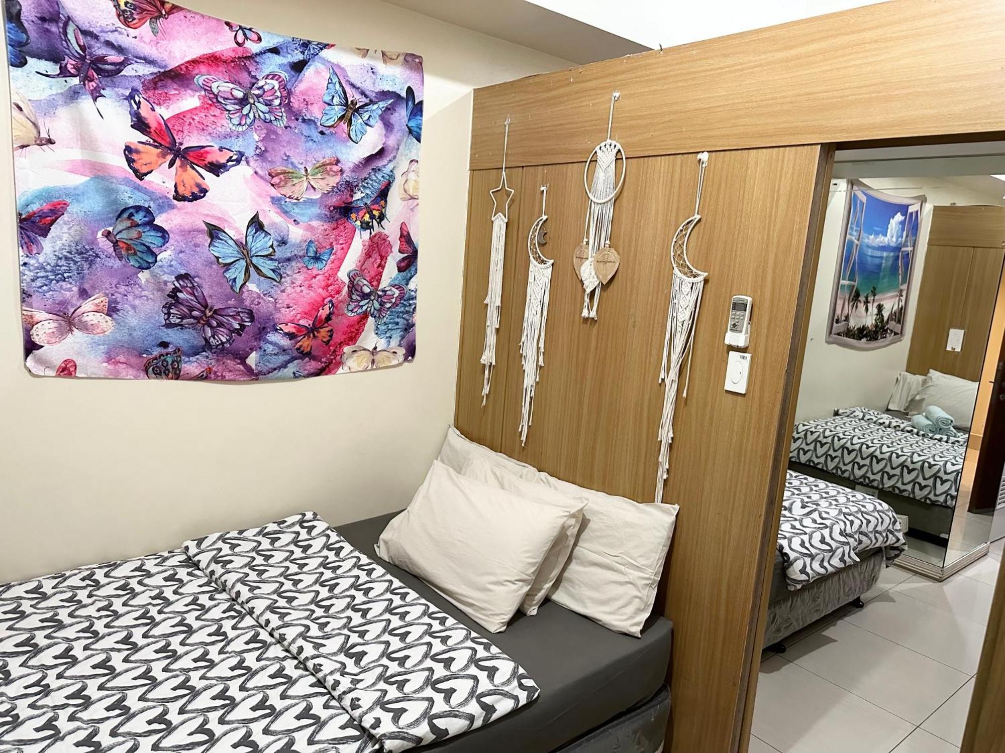 Kathys Crib At Shell Residences Манила Экстерьер фото